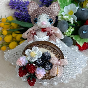 画像1: あみぐるみの猫Mochaちゃん*Strawberry Fields by  LeaLea beads 古田由美 (1)